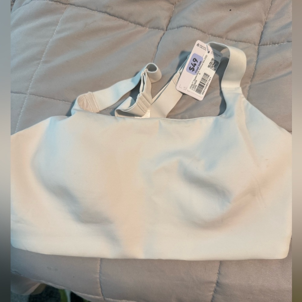 Lululemon size 8 D/DD BNWT never worn